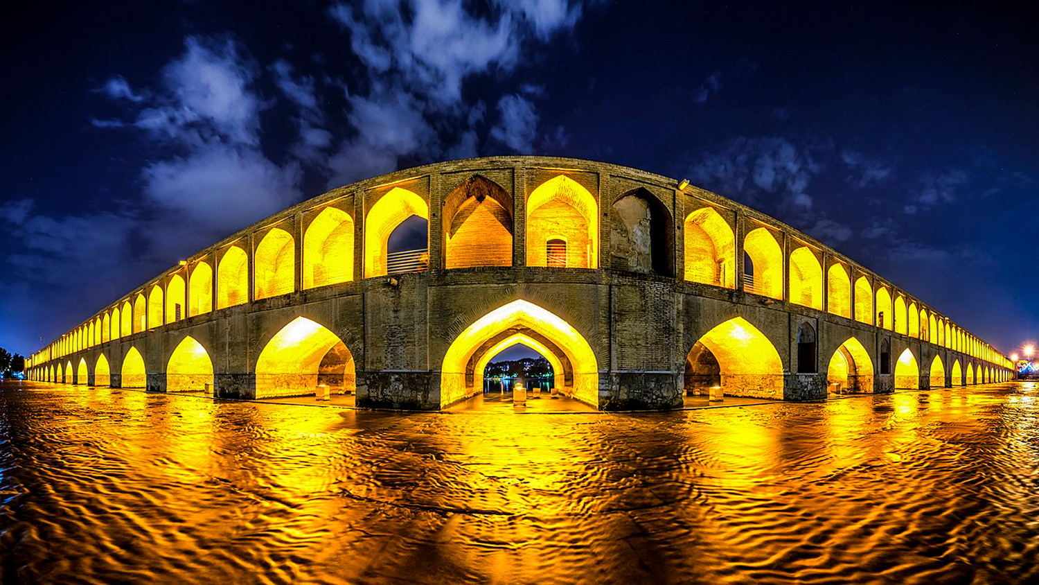 تصویری از سی و سه پل - اصفهان - ایران iran - isfahan- si-o-se-pol در شب