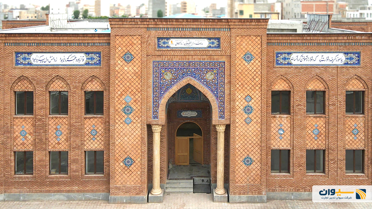 تصویری از سر در مدرسه دارالفنون