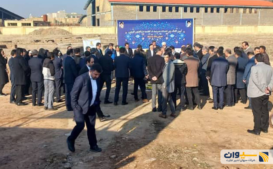 تصویری از آیین کلنگ زنی مدرسه 18 کلاسه دارالفنون قزوین