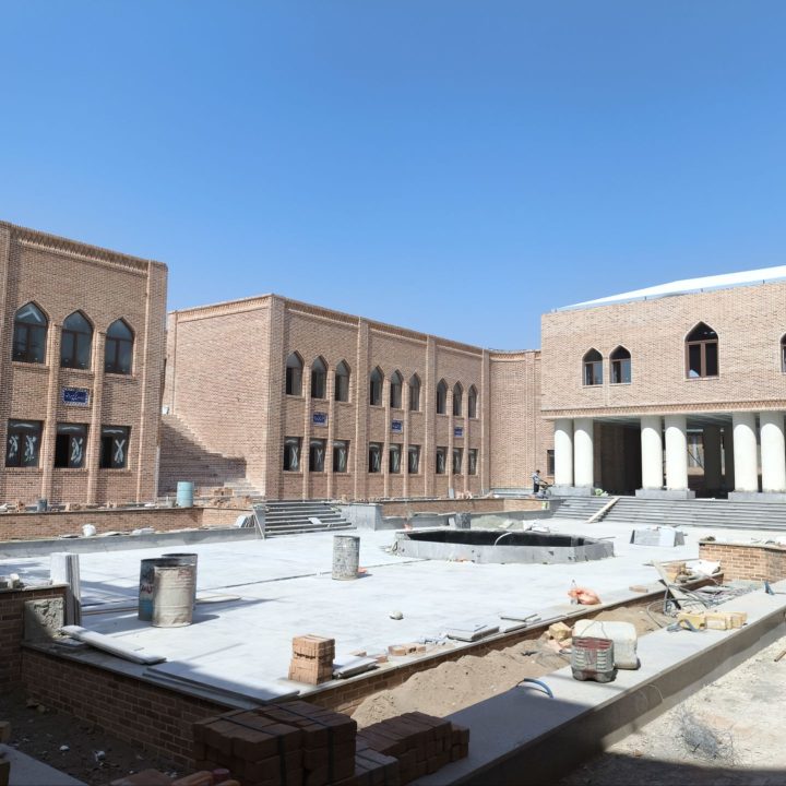 حیاط مدرسه دارالفنون قزوین
