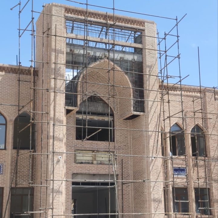 نمای شرقی داخل حیاط مدرسه دارالفنون قزوین